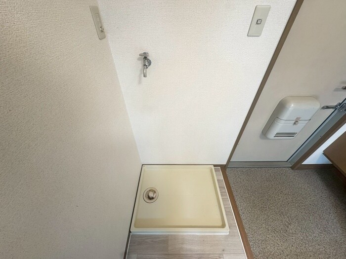 物件内観写真18　(洗濯機置場)