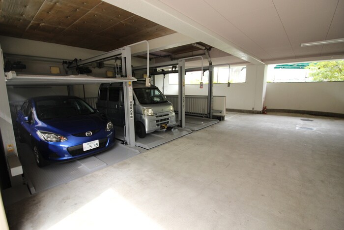 物件外観写真4　(駐車場)