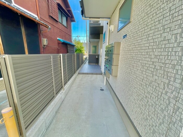 物件外観写真4　(エントランス部分)