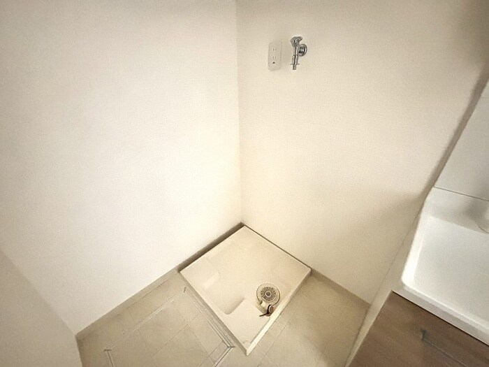 物件内観写真11　(洗濯機置場)