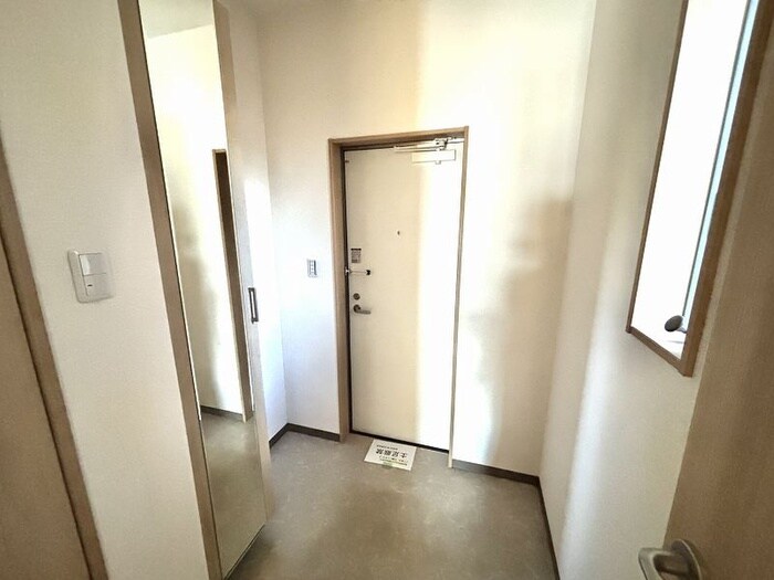 物件内観写真17　(玄関)