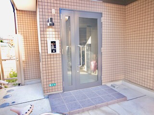 物件外観写真5　(エントランス部分)