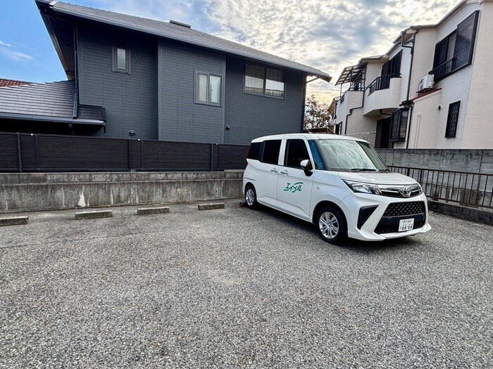 物件外観写真4　(駐車場)