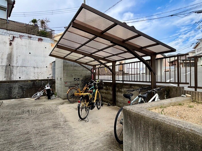物件外観写真5　(駐輪場)