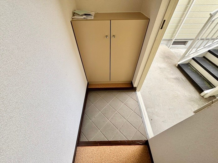物件内観写真12　(玄関)