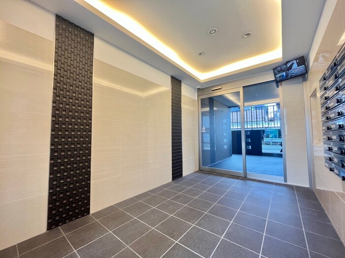 物件外観写真2　(エントランス部分)