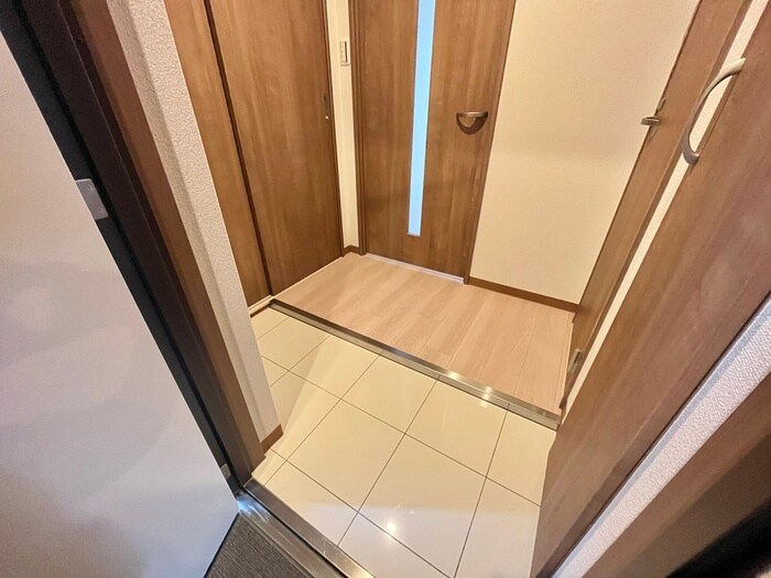 物件内観写真13　(玄関)