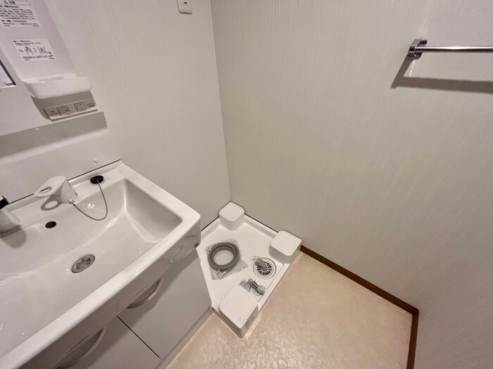 物件内観写真17　(洗濯機置場)