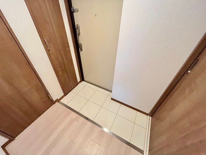 物件内観写真18　(玄関)