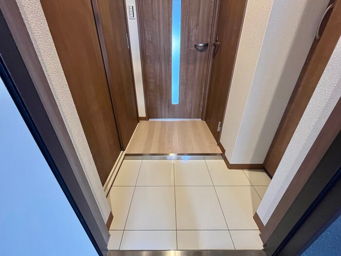 物件内観写真18　(玄関)