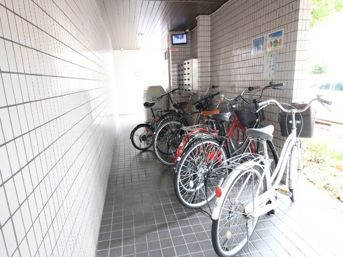 物件外観写真4　(駐輪場)