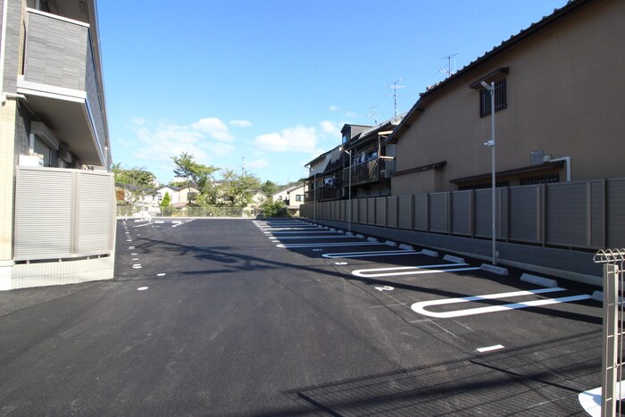 物件外観写真3　(駐車場)