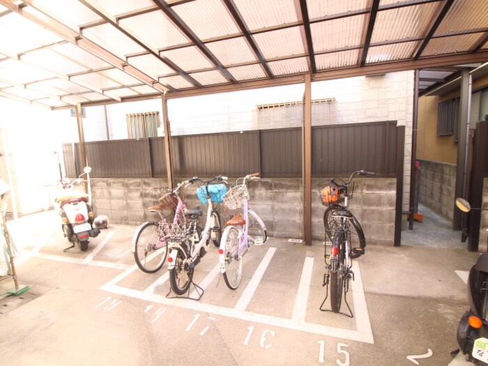 物件外観写真5　(駐輪場)