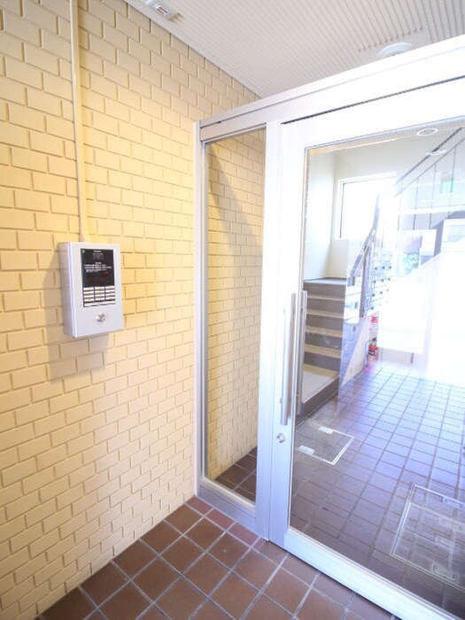 物件外観写真6　(エントランス部分)