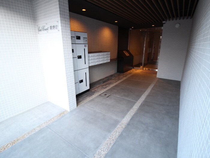 物件外観写真2　(エントランス部分)