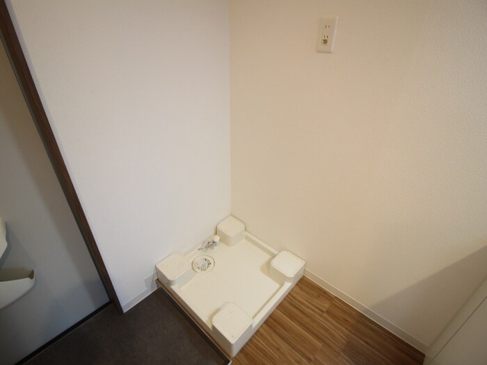 物件内観写真18　(洗濯機置場)