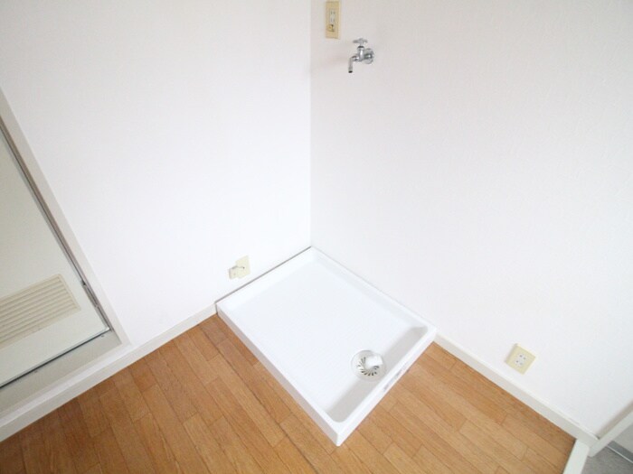 物件内観写真12　(洗濯機置場)