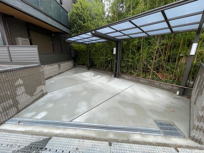 物件外観写真3　(駐輪場)