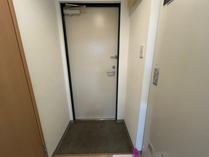 物件内観写真14　(玄関)