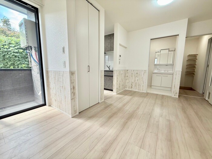 物件内観写真2　(居室)