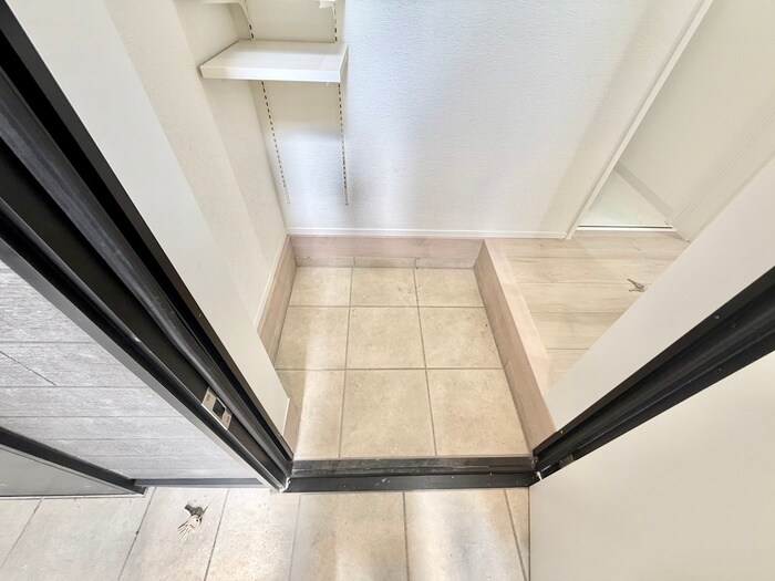 物件内観写真14　(玄関)