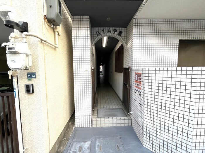 物件外観写真3　(エントランス部分)