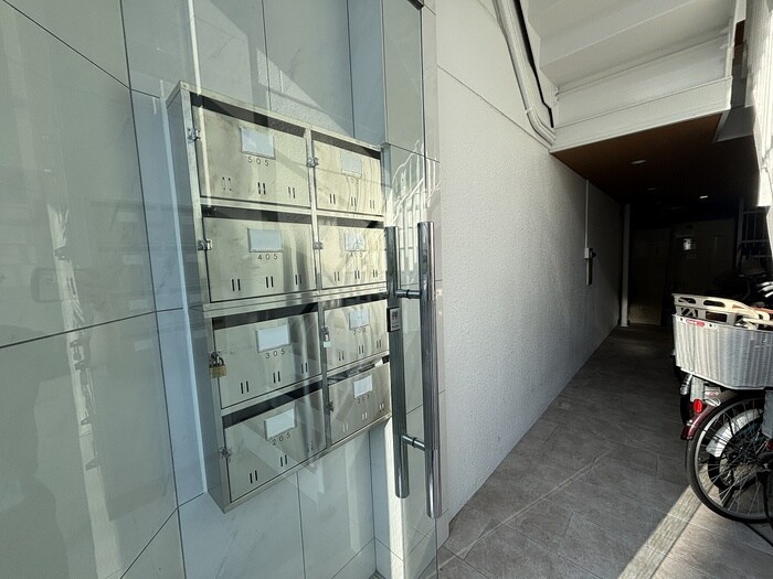 物件外観写真2　(エントランス部分)