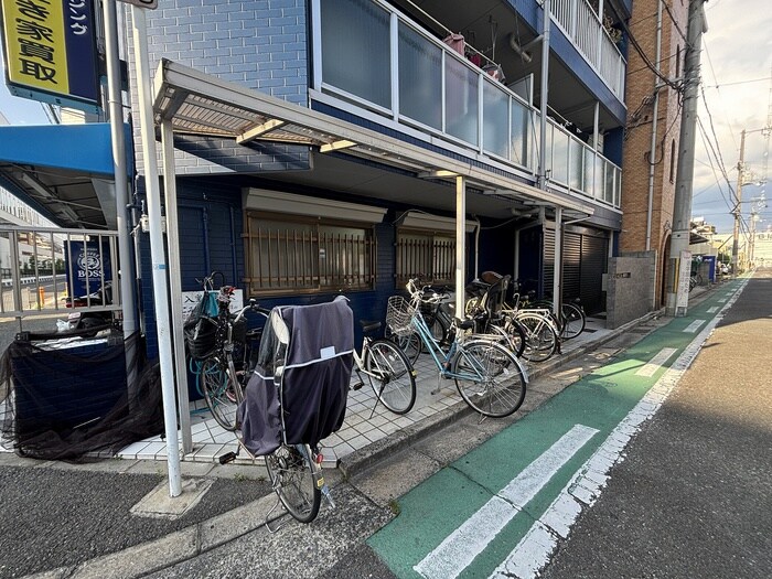 物件外観写真4　(駐輪場)