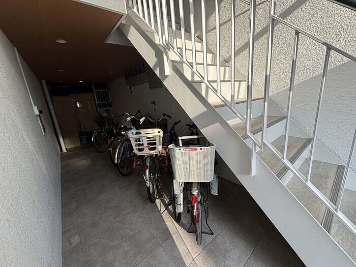 物件外観写真5　(駐輪場)