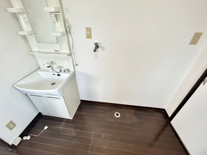 物件内観写真17　(洗濯機置場)