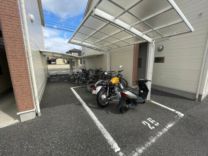 物件外観写真3　(駐輪場)