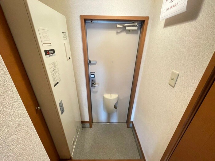 物件内観写真16　(玄関)