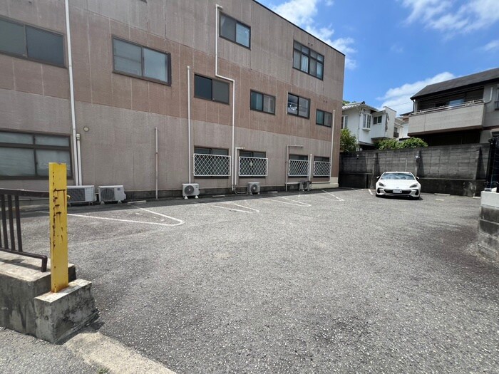 物件外観写真5　(駐車場)