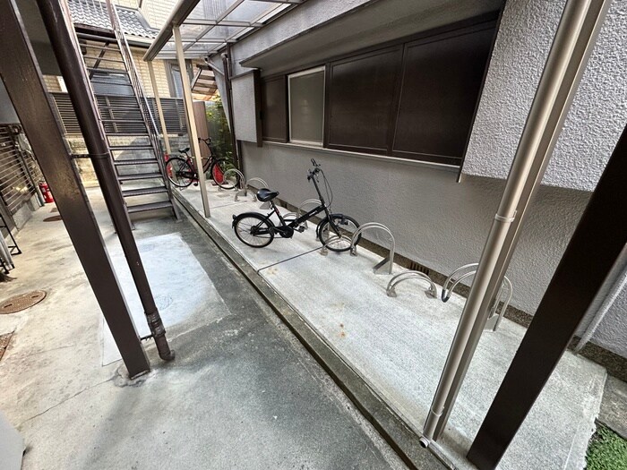 物件外観写真4　(駐輪場)