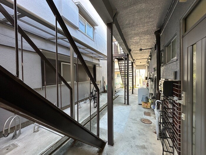 物件外観写真5　(エントランス部分)