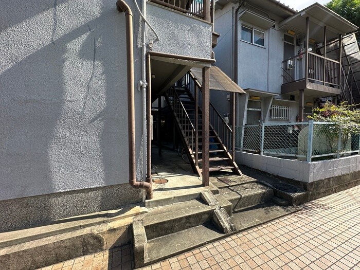 物件外観写真6　(エントランス部分)