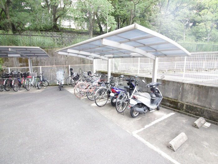 物件外観写真3　(駐輪場)