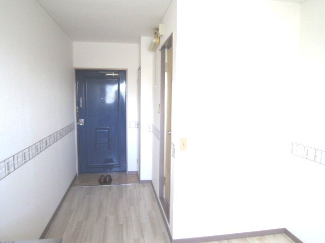 物件内観写真8　(玄関)