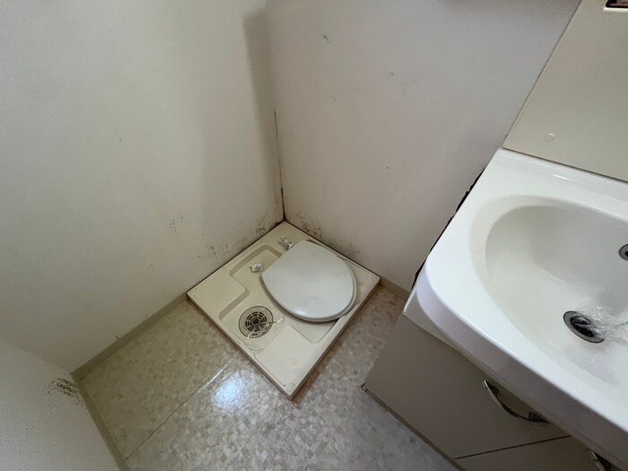 物件内観写真12　(洗濯機置場)