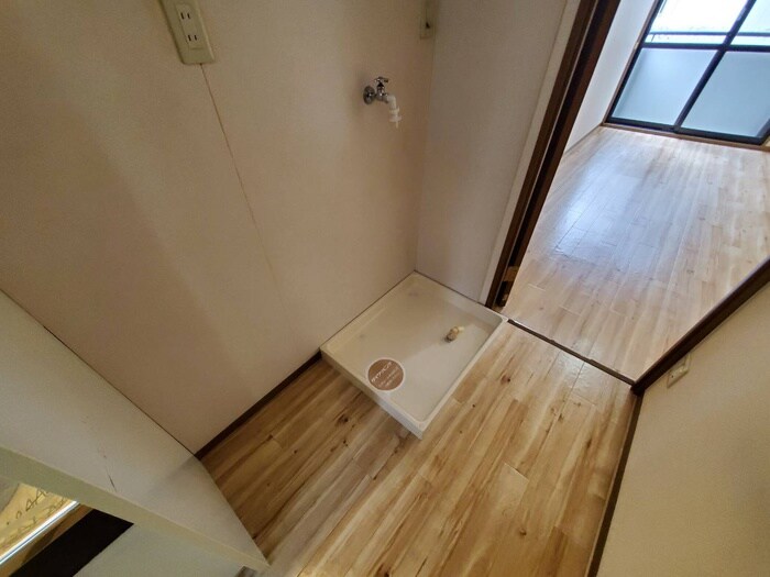 物件内観写真16　(洗濯機置場)