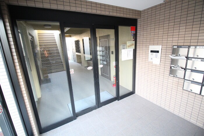 物件外観写真4　(エントランス部分)