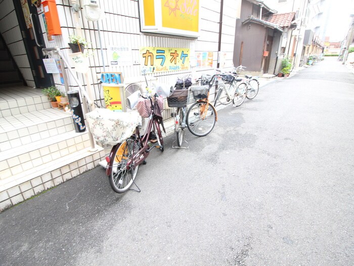 物件外観写真3　(駐輪場)