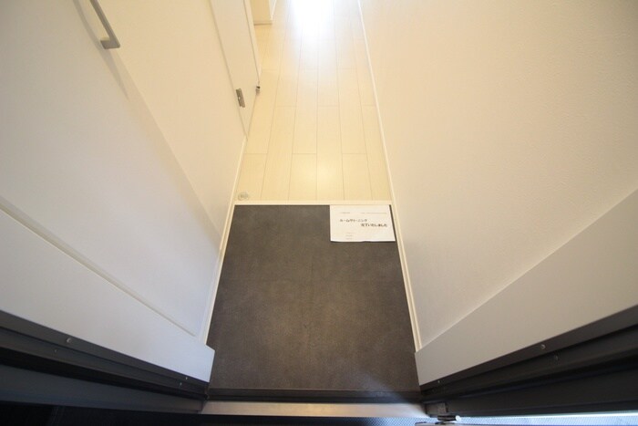 物件内観写真7　(玄関)