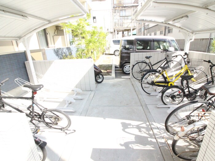 物件外観写真4　(駐輪場)