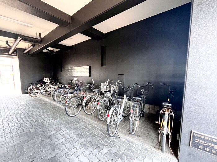 物件外観写真6　(駐輪場)