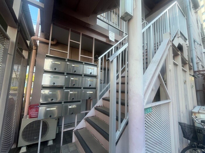 物件外観写真4　(エントランス部分)