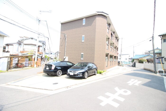 物件外観写真2　(駐車場)