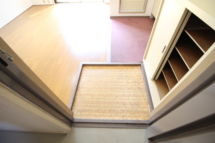 物件内観写真14　(玄関)