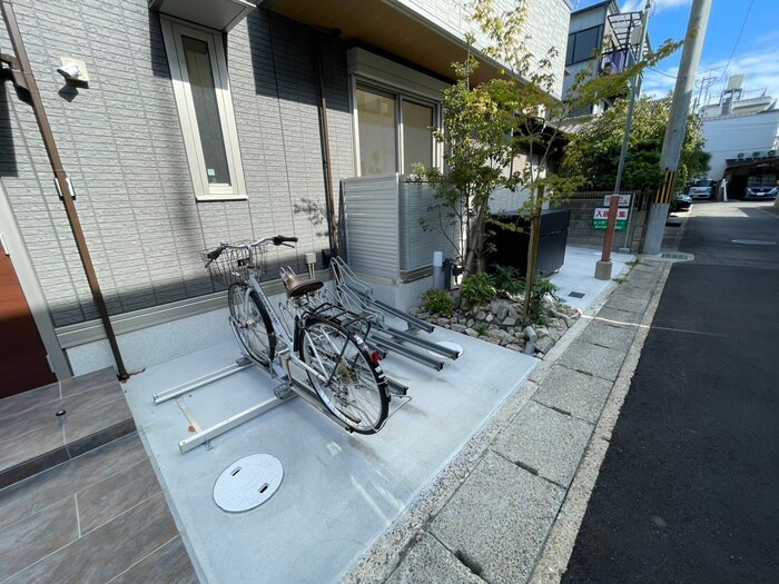 物件外観写真4　(駐輪場)