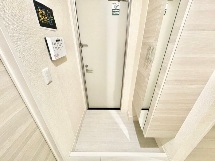 物件内観写真18　(玄関)
